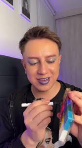 Transformación en Hombre y Mujer al Mismo Tiempo con Luces LED ✨