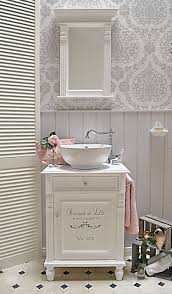 lillejon landhaus waschtisch mit romantischem schriftzug von badmobel landhaus land und lieb badezimmer landhaus waschtisch landhaus shabby chic badezimmer