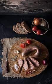 Brânzeturi din lapte de vacă. Produse Traditionale Din Carne De Porc