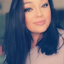 Jessie Pierce's Instagram, Twitter & Facebook