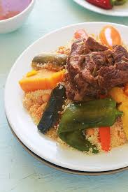 Couscous Marocain Aux Legumes Et A La Viande La Recette Traditionnelle De Base Un Plat Complet Familial A Base De Couscous Marocain Recette Recettes Couscous