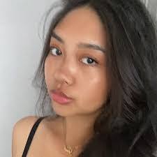 Kellie Woods's Instagram, Twitter & Facebook