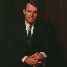 Robert francis 1954 67 vuotta vanha 6 lapset . Robert Kennedy History
