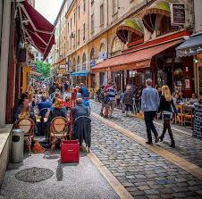 Flanerie Et Degustation De Plats Lyonnais Rue Des Marronniers Rue Lyonnaise