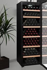 Pour que cette collection soit vraiment digne d'admiration, elle devrait être en parfait ordre ! Cave A Vin La Sommeliere Societe Francaise Specialiste Cave A Vin Et Accessoires