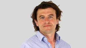 Big players stay mobile in small world