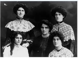 Portrait Of Five Sisters From The Steindl Family Family Of Sisters Nee Brennan Who All Married Into The Steindl Vintage Portraits Victorian Photos Portrait
