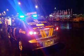 (3) lampu isyarat warna merah atau biru sebagaimana dimaksud pada ayat (2) huruf a dan huruf b serta sirene (6) ketentuan lebih lanjut mengenai persyaratan, prosedur, dan tata cara pemasangan lampu isyarat dan sirene sebagaimana dimaksud pada ayat (1) diatur dengan peraturan pemerintah. Yuk Kenali Aturan Dan Makna Dibalik 3 Warna Lampu Isyarat