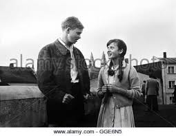 Er wurde 1958 unter dem pseudonym manfred gregor veröffentlicht und erlangte größere bekanntheit durch die gleichnamige. Die Brucke Deutschland 1959 Regie Bernhard Wicki Darsteller Folker Bohnet Fritz Wepper Volker Lechtenbrink Karl Michael Fotografia De Stock Alamy