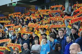 Piłkarze korony kielce przegrali ostatni mecz sezonu z zagłębiem lubin 0:2, ale kieleccy kibice korona kielce w bardzo dobrym stylu pokonała w sobotę wisłę kraków 2:1, a mecz na kolporter. Porazka Korony Na Pozegnanie Bartoszka Z Kielcami Watch Ekstraklasa