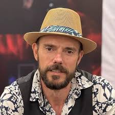 This Exquisite Topology: a collection of happy abstractions: Borwein, Naomi  Simone, Anderson, Colleen, Landis, Geoffrey A., Gomel, Elana, McNish,  Cliff, Bradley, Lisa M., Hogan, Liam, Gardner, Adele, Pichette, Marisca,  Lee, Chun Hyon: