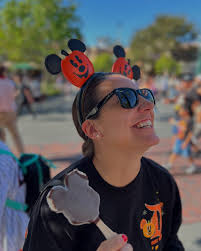 Thank you, Shari Barrett! SHAKE IT AWAY: THE ANN MILLER STORY will play  @59e59 Theaters July 15-19. Link in bio for tickets! 🎫 ••• #annmiller  #shakeitaway #theatre #offbroadway #fringe #solotheatre #oldhollywood  #goldenage #