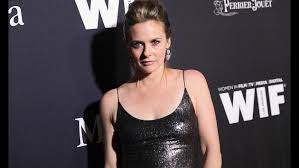 1 music video 2 awards 3 file sharing lawsuit 4 trivia 5 references the music video for the song. El Antes Y Despues De La Musa De Aerosmith Alicia Silverstone Fotos Radio Oasis
