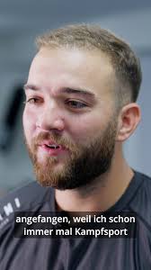 "Oft hat man auch Tage, wo man nicht gerne ins Training gehen will, weil  man Stress in der Arbeit hatte oder weil man einfach diesen inneren  Schweinehund nicht überwinden kann, aber jedes Mal nachdem ...