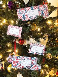 Take a matching foam flower shape and press on the other side. Southern Mom Loves Holiday Gift Card Cash Envelopes Free Printables