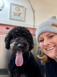 Abby girl wuvs her groomer ♥️