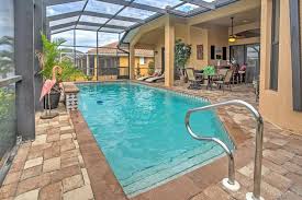 You can't wait to start playing bartender—mixing up the perfect margaritas for your pool party guests—so let's not waste any time. Upscale Marco Island Villa With Outdoor Bar And Pool Marco Island Aktualisierte Preise Fur 2021