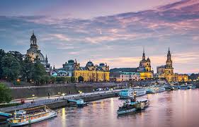  lovely breakfast in a beautiful room, the rooms were really clean and spacious, we had 100 on the reception floor and 501 penthouse with balcony, grandson could see the eiffel tower from his bed! Premier Inn Hotels Alles Premium Ausser Der Preis