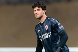 Senne Lammens BENCHED: Did Ruben Amorim Just Make a Massive Derby Mistake? - HTT - News