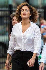Jennifer lopez steps out with a younger shorter new look from us.hola.com. Take A Closer Look At Jennifer Lopez S Short Haircut Glamour