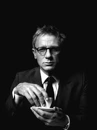 Beautiful Black And White Photos Of Celebrities Pin By Elizabeth Barrett On People Black And White Portraits Daniel Craig Portrait