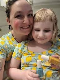 Mother and daughters have fun with makeup and matching rompers despite rare  chromosomal disorder