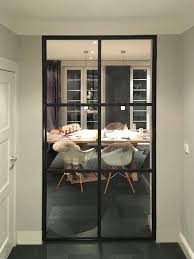 Ture Aus Stahl Und Glas Im Coolen Industrie Look Glastrennwande Glastur Wohnzimmer Einfaches Wohndekor