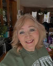 Joanne Ward Beauty/Style Infuencer (@joanneboldbeauty) • Instagram photos  and videos