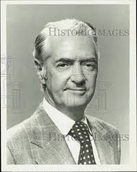 Press Photo Howard Smith reports