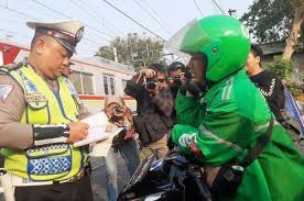 We would like to show you a description here but the site won't allow us. Canggih Polisi Lalu Lintas Gunakan Kamera Portabel Di Seragam Ini Tujuannya Motorplus