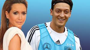 Born mandy grace capristo on 21st march, 1990 in mannheim, germany, she is famous for monrose. Mandy Capristo Erster Auftritt Nach Trennung Von Mesut Ozil