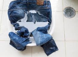 Penyebab utama jeans jamuran itu kan udah jelas, celana lembab karena keringat dan disimpan atau diletakkan di dlm ruangan yg lembab. Butuh Celana Jeans Biru Berkualitas Kami Punya 10 Rekomendasinya 2020