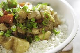 Du riz, du poulet avec des pommes. Cari Au Poulet Et Aux Pommes Sur Riz La Presse