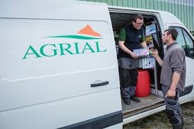 Des vendeurs en boutique de mode transmettent leurs conseils aux jeunes qui souhaiteraient se lancer dans le secteur. Etre Vendeur Itina C Rant Chez Agrial Office Photo Glassdoor Co In