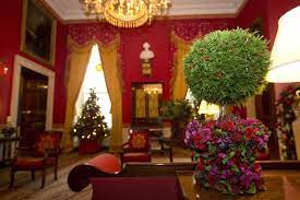 Pictures and other white house christmas decorations first look photos. See How The White House Decorates For The Holidays The Atlantic