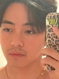 😂😂😂 My favorite thing that Yoongi does is reading comments in inEnglish  and answering them in Korean.. so now both the international and Korean  Armys are confused.