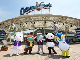 Ocean park hong kong, commonly known as ocean park, is a marine mammal park, oceanarium, animal theme park and amusement park situated in wong chuk hang and nam long shan in the southern district of hong kong. æµ·æ´‹å…¬åœ'é¦–å…©å'¨å®¢å®¹é‡æ¸›è‡³4åˆ†1 è¨ªå®¢å…¥åœ'å‰é ˆé ç´„ Rthk