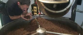 Die Bohnen Reden Wer Dies Nicht Erkennt Kann Niemals Einen Guten Kaffee Machen Rosterei Kaffee Rosten Bester Kaffee