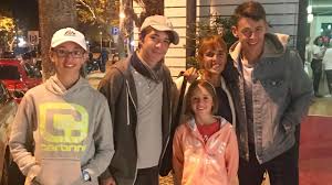 Иструменты для анализа и прогнозов ставок. Tennis Alex De Minaur S Family To Watch His Us Open Quarter Final From Spain