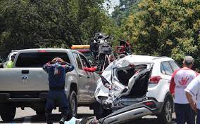 Al filo de las 7 de la mañana una camioneta que transportaba pinos navideños se accidentó en el kilómetro 57 de la autopista méxico cuernavaca, al parecer la falta de pericia del conductor provocó que perdiera el control y chocará contra el muro de. Lwpe1pzag99lkm