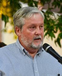 Hundreds fill The Circle to support police