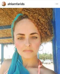 I want to introduce my friend Ahlam 👩‍🎨🖼 from Israel. She is an amazing  woman of God and an artist with a very special talent! I love my friend😇  and my sister