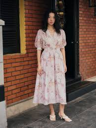 Váy hoa, trang phục họa tiết dự báo mùa xuân