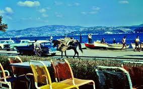 60 larda emirgan sahili ve o seritli sandalyeler dave laymon arsivi istanbul sahil sandalye