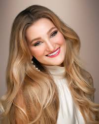 Meet our final contestant #19, Isabella Matthews! Isabella is a 20-year-old  Mass Communication Major from Baton Rouge, Louisiana! “I knew this pageant  would be a wonderful opportunity to meet new people, as