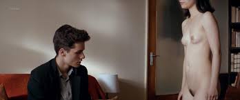 Iulia Alexandra Dinu desnuda - escena de sexo de Un Pas en Urma Serafimilor  (2017)