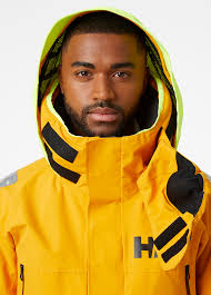 La icónica Skagen Offshore Jacket de Helly Hansen une la pasión por la  náutica de alto rendimiento y el respeto por el medio ambiente