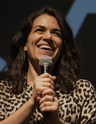 Mollie Starnes's Instagram, Twitter & Facebook