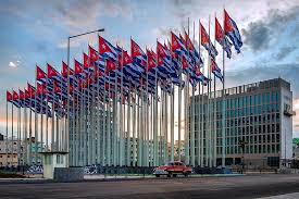 Michael Petit On Instagram La Habana Cuba Cuba S Wall Of Flags Faces Off Against The U S Interests Section Embassy Now Build Cuba Travel Cuba Flag Face