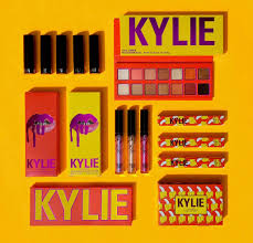 Kylie jenner vacation palette review & swatches. Kylie Cosmetics On Twitter Summer 18 Launches Today 3pm Pst Here Are The Prices Bundle 215 00 Palette Glosses Candy K Velvet On Wednesdays 5 Lipsticks Palette 44 Lipstick Set 75 00 Matte Lipsticks 17 00
